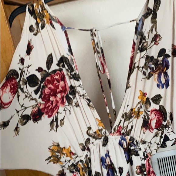 Flowery romper - Picture 2 of 5